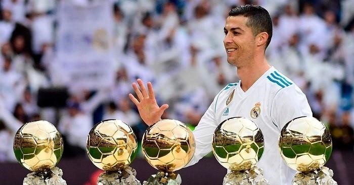 Một số thành tích mà Ronaldo đạt được bao gồm 5 Quả bóng vàng, 4 Chiếc giày vàng châu Âu, 3 Giải thưởng UEFA Best Player in Europe và nhiều kỷ lục ghi bàn khác trên cả CLB và ĐTQG.