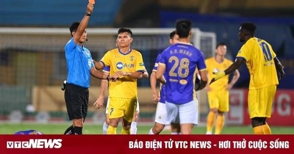 Các trọng tài FIFA Việt Nam gây tranh cãi