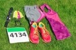 Người chạy marathon cần chuẩn bị đầy đủ trang thiết bị trước khi tham gia cuộc thi.