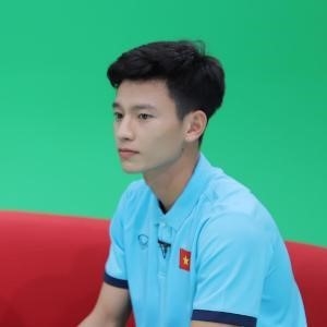 Cầu thủ Phan Tuấn Tài đến từ Đắk Lắk và mang áo số 27 và 99.