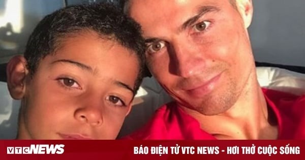 Con trai cả của Ronaldo: 11 tuổi đã có profile đáng nể, tài săn bàn giống hệt bố