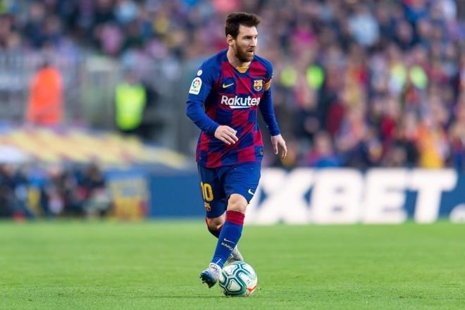 Với Messi, chiều cao tính từ đỉnh đầu lên đến trời xanh chỉ là 1m70, tuy nhiên anh đã chứng minh được khả năng và tài năng của mình thông qua những thành tích đáng kinh ngạc trên sân cỏ.