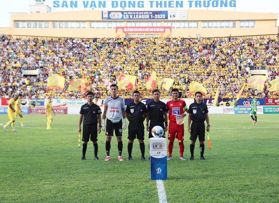 Trận đấu tại Thiên Trường trong vòng 6 V.League 2020 là sự mất uy tín của trọng tài và ông Hoan đóng vai trò chính.