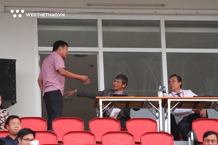 Chủ tịch đội bóng SHB Đà Nẵng, Bùi Xuân Hòa đã cảm thấy bực tức vì phương pháp thổi còi của ông Hoan.
