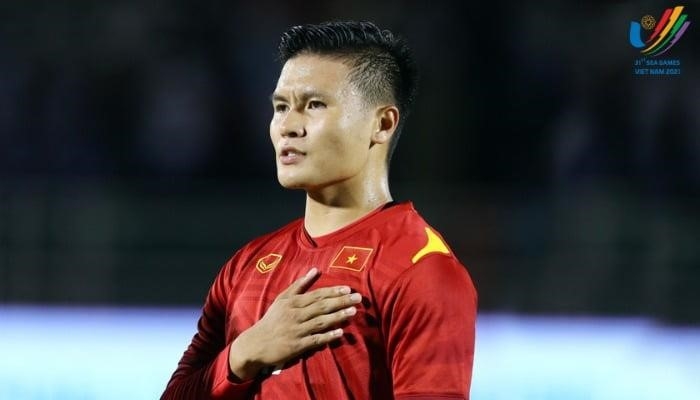 Nguyễn Quang Hải, ngôi sao bóng đá Việt Nam, không chỉ được yêu mến vì tài năng chơi bóng đá mà còn vì mức lương cao đáng ngưỡng mộ của anh ta.