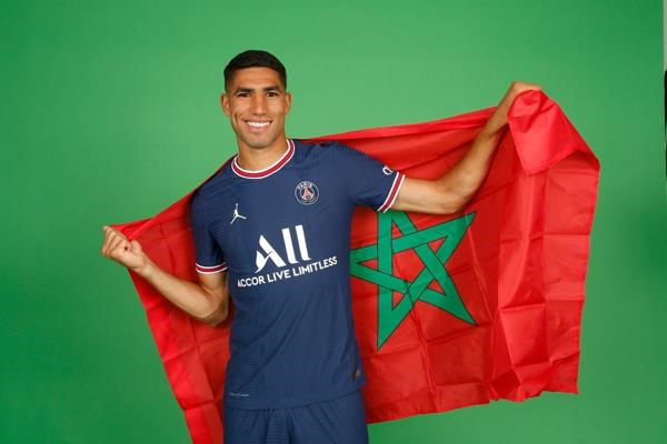Achraf Hakimi là cầu thủ bóng đá người Morocco, hiện đang thi đấu cho Paris Saint-Germain. Anh là hậu vệ phải có tốc độ nhanh, kỹ thuật và khả năng tấn công tốt, được đánh giá cao trong giới bóng đá.