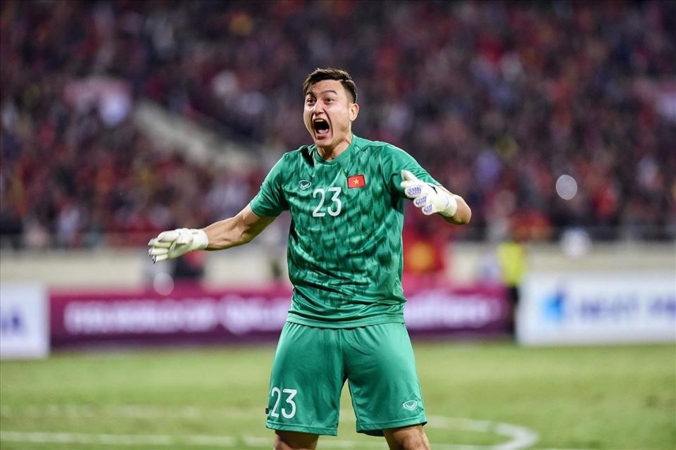 Đặng Văn Lâm là thủ môn của đội tuyển Việt Nam, góp phần lớn trong việc giành được chiến thắng lịch sử trước đội tuyển Jordan tại vòng loại Asian Cup 2019, và được đánh giá là một trong những thủ môn xuất sắc nhất của bóng đá Việt Nam hiện nay.