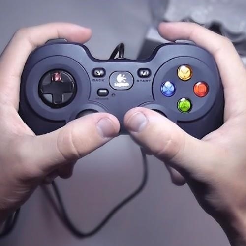 Tay cầm chơi game FO4 Logitech F310 là một lựa chọn tuyệt vời cho các game thủ, với thiết kế ergonomics giúp giảm mỏi tay, nút bấm chính xác và độ nhạy cao, cùng với khả năng tương thích với nhiều loại máy tính và hệ điều hành.