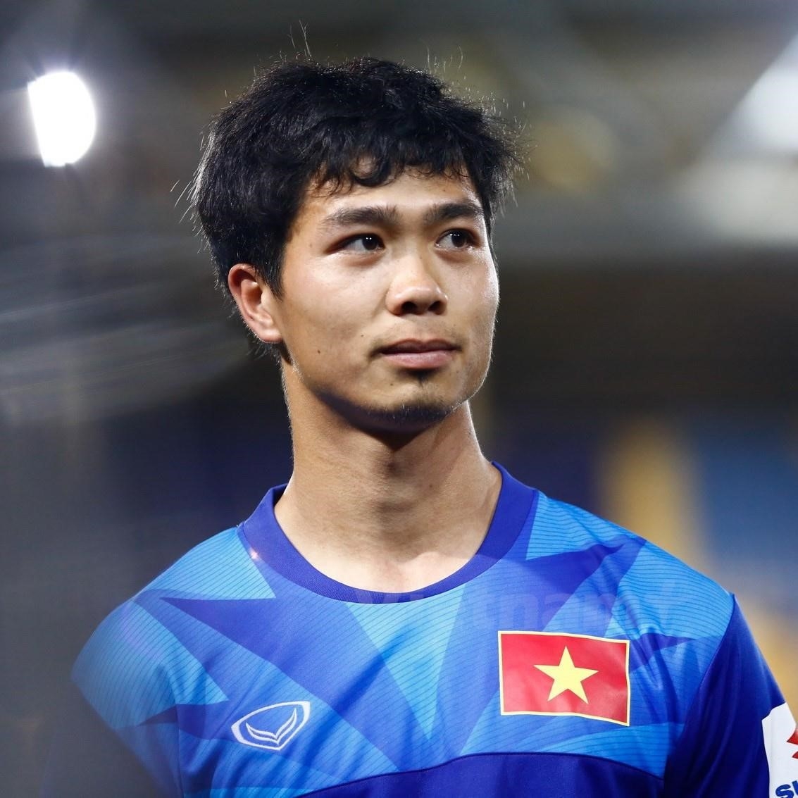 Nguyễn Công Phượng là cầu thủ bóng đá nổi tiếng Việt Nam, từng chơi cho các đội bóng lớn trong nước và quốc tế như Hoàng Anh Gia Lai, Incheon United, Buriram United và Sint-Truidense. Anh được coi là một trong những tài năng trẻ triển vọng của bóng đá Việt Nam.