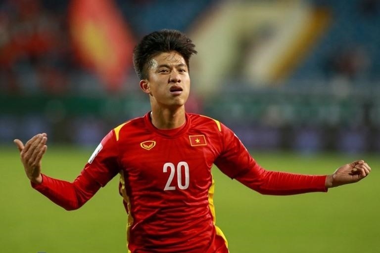 Phan Văn Đức trong đồng phục đội tuyển quốc gia Việt Nam.