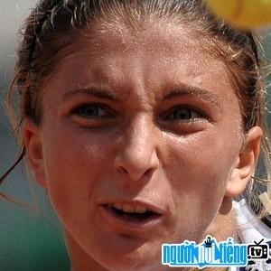 Sara Errani là một tay vợt tennis, xếp hạng 103 thế giới và đến từ thành phố Bologna, Ý, đứng thứ 6 trong số các tay vợt nữ Ý.