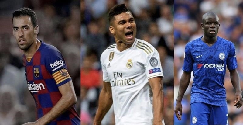 Các cầu thủ nổi tiếng trong vị trí DM bao gồm Sergio Busquets của Barcelona, N'Golo Kante của Chelsea và Casemiro của Real Madrid, được biết đến với khả năng phòng ngự tốt, sáng tạo trong tấn công và khả năng chuyền bóng chính xác.
